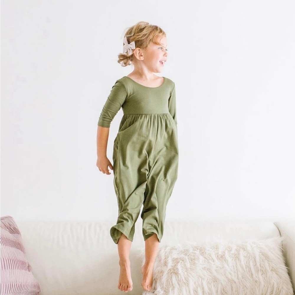 Olive colored Remie Girl Pennie style romper VGUC